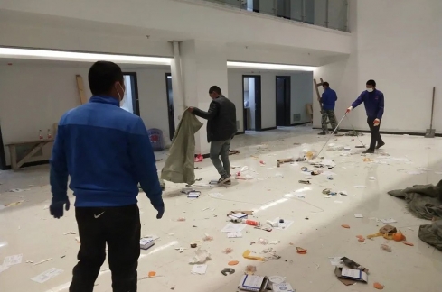 清理平湖人才公寓隔离点